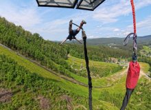 Bungee jumping z televizní věže Harrachov