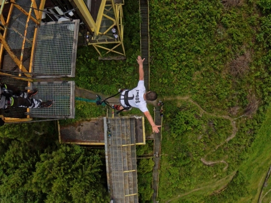 Bungee Jumping z TV věže v Harrachově