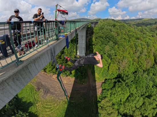 Bungee jumping Chomutov - z nejvyššího mostu v ČR