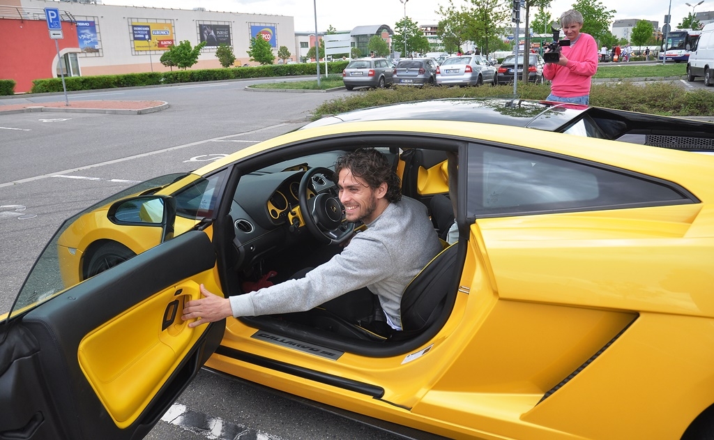 Zážitková jízda v Lamborghini Praha jako dárek 