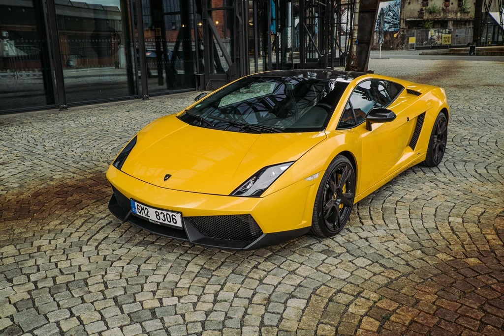 Zážitková jízda v Lamborghini Praha jako dárek 